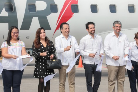 Al inaugurar la nueva ruta de la empresa TAR Aerolíneas, Monterrey-Veracruz-Monterrey, el gobernador Cuitláhuac García Jiménez afirmó que vamos a seguir creciendo en el estado, pues esta conectividad permitirá el desarrollo de importantes proyectos. 