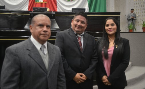 Rubén Ríos Uribe, es el nuevo presidente de la Mesa Directiva del Congreso de Veracruz. Con 23 votos a favor, 9 en contra y 3 abstenciones fue aprobada como Vicepresidenta, Brianda Kristel Hernández Topete del PRD  y como Secretario Jorge Moreno Salinas del PRI.  
