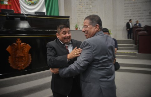 Rubén Ríos Uribe, es el nuevo presidente de la Mesa Directiva del Congreso de Veracruz. Con 23 votos a favor, 9 en contra y 3 abstenciones fue aprobada como Vicepresidenta, Brianda Kristel Hernández Topete del PRD  y como Secretario Jorge Moreno Salinas del PRI.  