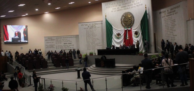Con la ausencia de la mayoría de los diputados panistas se llevó a cabo la renovación de la Mesa Directiva del Congreso del Estado.  