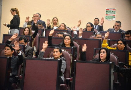 El Pleno de la LXV Legislatura del Estado aprobó, con 45 votos, el dictamen con proyecto de decreto por el cual se reforma la Ley de Turismo del Estado a fin de señalar que los municipios que sean declarados con vocación turística tengan acceso y reciban el apoyo para el diseño, implementación y operación de un sitio de internet exclusivo para promoción del turismo.  