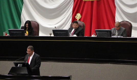 El diputado José Manuel Pozos Castro presentó ante el Pleno el Informe de labores de la Diputación Permanente correspondiente al Segundo Receso del Primer Año de Ejercicio Constitucional de la LXV Legislatura, en cumplimiento a lo que dispone el artículo 46 de la Ley Orgánica del Poder Legislativo del Estado.  