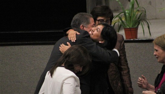 Al concluir su informe, el diputado Manuel Pozos fue felicitado por sus compañeros de todas las fracciones. 