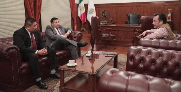 A través de sus redes sociales el gobernador Cuitláhuac García dio cuenta de  la visita del Dip. Rubén Ríos Uribe, nuevo presidente de la Mesa Directiva del Congreso Local, con quien, afirmó, <em>seguiremos la cordial relación emprendida con su antecesor</em>. Así mismo reconoció el gran trabajo del Dip. José Manuel Pozos Castro.