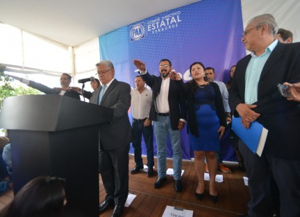 El nuevo dirigente estatal del PAN tomó protesta al resto de los integrantes del Comité Estatal.  