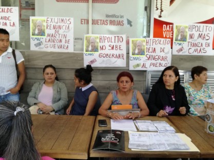Un grupo de personas de diferentes colonias, expresó su inconformidad por los altos importes de sus recibos de agua, arremetiendo contra alcalde de Xalapa, por dicha situación.  