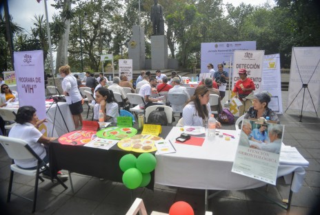 Xalapa fue el anfitrión  para realizar una vez más, una mini feria de salud, donde se aplicaron vacunas, Sabin y contra la Influenza entre otros servicios de salud preventiva. 