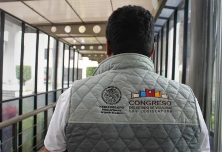 Personal del Palacio Legislativo estrena uniformes para la temporada otoño - invierno, y de paso para próximos eventos en el recinto, como el informe de Gobierno del Gobernador Cuitláhuac García y las comparecencias de su gabinete.