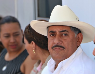 El diputado local Juan Carlos Molina Palacios, fue asesinado este mediodía, cuando arribaba a su rancho en el municipio de Medellín de Bravo, Ver.