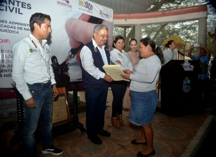 Dentro de los servicios ofrecidos se realizaron Registros Extemporáneos, Rectificaciones Administrativas, Registros de Nacimientos, Copias Certificadas De Nacimiento, Alta en Sistema y Asesoría Jurídica. Además, se ofrecieron servicios de salud y asistencia social  DIF en coordinación con la Secretaría de Salud de Veracruz. 