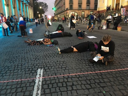 Feministas se manifestaron bloqueando la avenida Enríquez de la capital, exigiendo una audiencia con el gobernador Cuitláhuac García, pues exigen se detengan los feminicidios.  