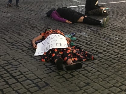 Feministas se manifestaron bloqueando la avenida Enríquez de la capital, exigiendo una audiencia con el gobernador Cuitláhuac García, pues exigen se detengan los feminicidios.  