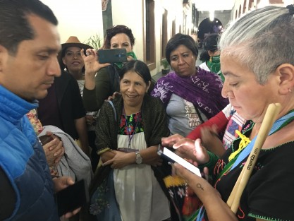 Las manifestantes fueron atendidas por personal de Política Regional, a quien comprometieron para que les agende una cita con el Ejecutivo Estatal.  Reclamaron que haya atención por un diputado asesinado, pero no por las mujeres.  