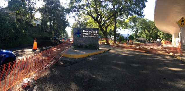 Por obra, el Circuito Universitario Gonzalo Aguirre Beltrán continúa cerrado a la circulación. Como oportunamente se informó, los trabajos tardarán unos tres meses, y en ellos el Gobierno Estatal, a través de SIOP, invierte 12mdp.   
