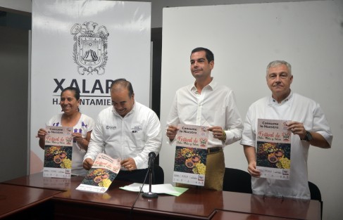 Con la participación de 140 expositores de: Oaxaca, Tulum, Alvarado, Coatepec, Xico, Naolinco, Tlaxcala y Xalapa, del 15 al 17 de noviembre se realizará en el Paseo de Los Lagos, el Festival de chiles, moles y salsas, mediante el cual la población podrá degustar platillos típicos de la región y conocer recetas de los chefs más reconocidos de la actualidad.