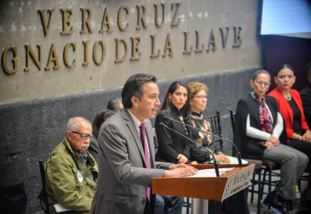 El Gobernador del Estado de Veracruz, Cuitláhuac García Jiménez, en su discurso dijo que nunca más se hará <em>uso de la fuerza contra el pueblo, contra los periodistas y los adultos mayores, nunca más</em>.