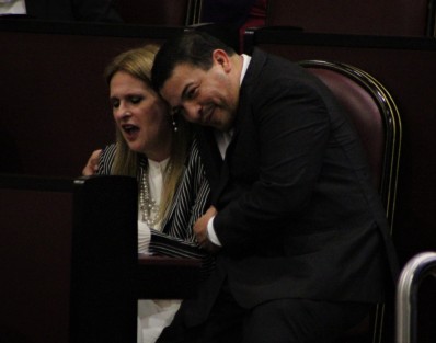 La diputada María Candelas Francisco Doce,  dimite al Grupo Legislativo de Morena y notificó su adhesión a la bancada Del Lado Correcto de la Historia.  