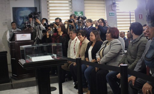  En representación del gobernador Cuitláhuac García Jiménez, los titulares de la Oficina del Programa de Gobierno (PROGOB) y Secretaría de Gobierno (SEGOB), Waltraud Martínez Olvera y Eric Patrocinio Cisneros Burgos, respectivamente, hicieron la entrega del Primer Informe de Gobierno ante el Congreso local del Estado, de acuerdo al Artículo 49, Fracción 21 de la Constitución Política de la entidad veracruzana. 