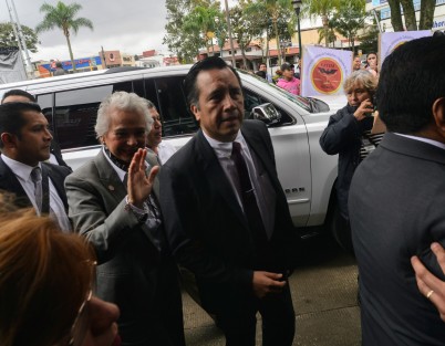 El Gobernador de Veracruz, Cuitláhuac García Jiménez, llegó acompañado de la Secretaria de Gobernación, Olga Sánchez Cordero, al Teatro del Estado Ignacio de la Llave, para rendir su Primer Informe de Gobierno.