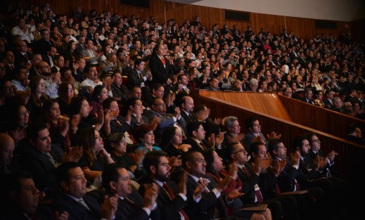 Rinde gobernador Cuitláhuac García Jiménez su Primer Informe de Labores en el Teatro del Estado de la ciudad de Xalapa.  