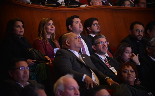 Al final de su Informe, el  Gobernador Cuitláhuac García agradeció uno a uno a los integrantes de su Gabinete, por el apoyo para el logro de los objetivos alcanzados por su administración durante su primer año al frente del Estado. 
