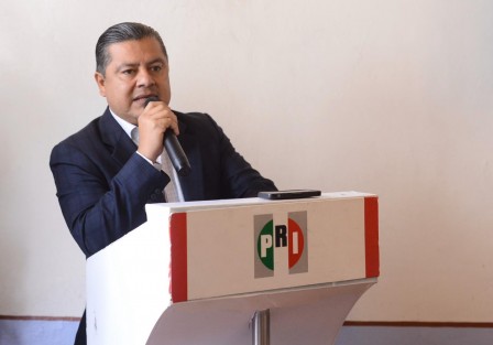 Marlon Ramírez Marín, dirigente estatal del PRI, en conferencia de prensa realizó un análisis del informe del gobernador Cuitláhuac García, al que llamó <em>Informe de Mentiras
