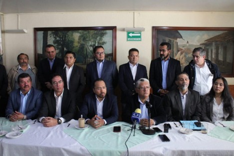  Joaquín Guzmán, presidente del PAN en Veracruz; y el coordinador de diputados panistas, Omar Miranda,  en conferencia de café también cuestionaron el Primer Informe de Cuitláhuac García.  