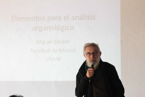 El Maestro Miguel Zenker, laudero e investigador de la UNAM, ofreció la conferencia <em>Organología</em>. 