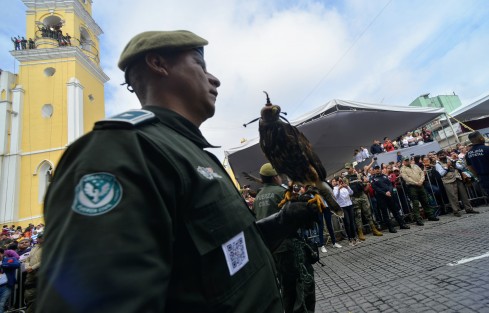 El mandatario estatal, Cuitláhuac García Jiménez, en compañía  de su Gabinete, mandos militares y Edel Álvarez,  magistrado presidente del TSJ, encabezó el desfile conmemorativo por el 109 aniversario del inicio de la Revolución Mexicana. 