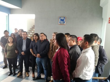 Trabajadores del CDE del PAN se manifestaron por la falta de pago de su salario. Piden a los directivos al menos se les explique porqué no les paga, ya que necesitan su sueldo para alimentar a sus familias.  