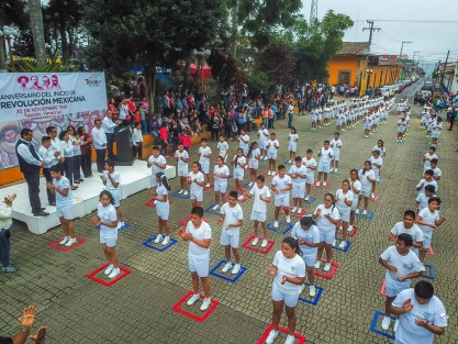 Con la participación de más de 800 alumnos, se llevó a cabo el Desfile en Conmemoración del 109 Aniversario de la Revolución Mexicana.  