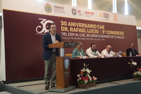 El gobernador Cuitláhuac García participó en la inauguración del Quinto Congreso Del CEM al CAE, 30 años cuidando tu salud, como parte del 30 aniversario del CAE Dr. Rafael Lucio.