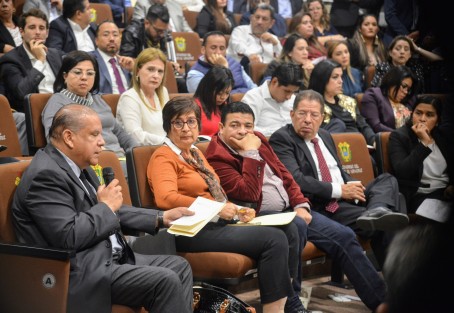 La pregunta más recurrente al Secretario de Gobierno fue sobre su muy famoso y vendido libro que presentó en semanas pasadas.  
