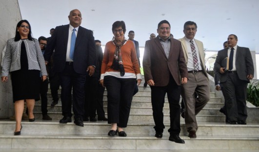 Eric Patrocinio Cisneros, secretario de Gobierno, arrancó las comparecencias del gabinete del mandatario estatal, Cuitláhuac García, ante la Comisión de Gobernación, en medio de muchos cuestionamientos pero sobre todo de mucho apoyo tanto de legisladores como de colaboradores.  