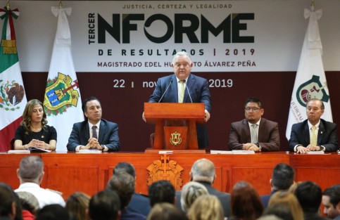 Con la asistencia de el Gobernador del Estado, Cuitláhuac García; y el diputado presidente de la Mesa directiva del Congreso del Estado, Rubén Ríos Uribe, el magistrado presidente del Poder Judicial, Edel Álvarez Peña, presentó su Tercer Informe de Resultados, al frente de ese poder.
