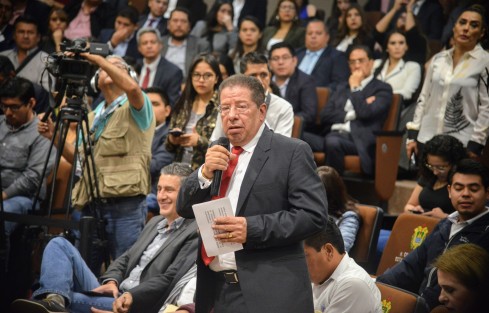 el diputado José Manuel Pozos Castro preguntó en qué beneficia a los veracruzanos la pasada reestructuración de la deuda  y que esta Legislatura aprobó, cómo se ve beneficiada la gente con la mejora de las calificadoras a las finanzas del estado y qué hacen para evitar los subejercicios. 