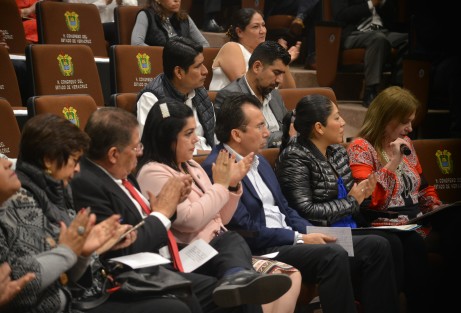 Enrique de Jesús Nachón García, secretario de Desarrollo Económico  y Portuario, acudió a comparecer ante el Congreso del Estado en medio de aplausos de parte de su colaboradores y halagos de parte de algunos legisladores.