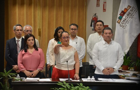 Con la presencia de algunos diputados e invitados especiales se realizó la comparecencia de la Secretaria de Turismo, Xóchitl Arbisu Lagos, quien presumió que Veracruz está en sexto lugar en turismo a nivel nacional.  