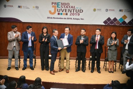  El gobernador Cuitláhuac García,  en el auditorio  Silvestre Moreno Cora, entregó el Premio Estatal de la Juventud 2019 a jóvenes que con sus iniciativas suman al desarrollo de nuestro Estado. 