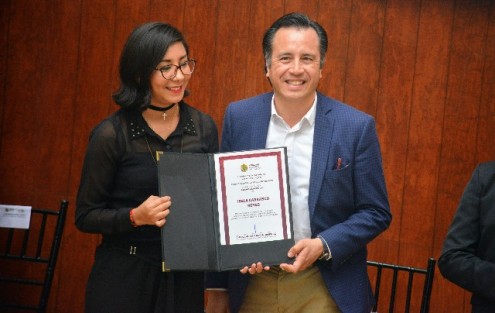  El gobernador Cuitláhuac García,  en el auditorio  Silvestre Moreno Cora, entregó el Premio Estatal de la Juventud 2019 a jóvenes que con sus iniciativas suman al desarrollo de nuestro Estado. 