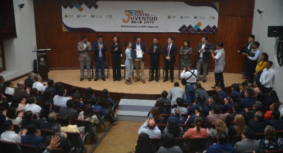  El gobernador Cuitláhuac García,  en el auditorio  Silvestre Moreno Cora, entregó el Premio Estatal de la Juventud 2019 a jóvenes que con sus iniciativas suman al desarrollo de nuestro Estado. 