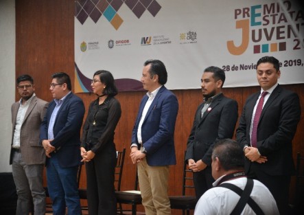  El gobernador Cuitláhuac García,  en el auditorio  Silvestre Moreno Cora, entregó el Premio Estatal de la Juventud 2019 a jóvenes que con sus iniciativas suman al desarrollo de nuestro Estado. 