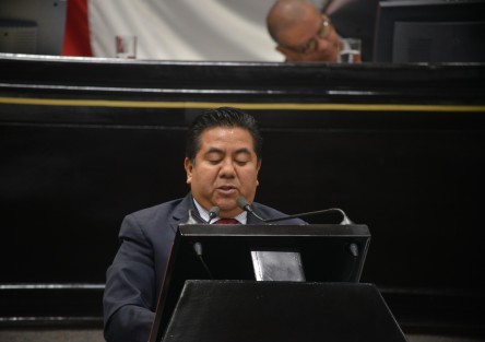 El diputado Eric Domínguez Vázquez, presidente de la Comisión Permanente de Vigilancia, presentó una iniciativa de reforma al artículo 68 de la Ley Orgánica del Municipio Libre cuyo propósito es establecer los perfiles profesionales que deberán reunir las personas en el cargo de Director de Obras Públicas, Tesorero y titular del Órgano Interno de Control (OIC), todos municipales. 