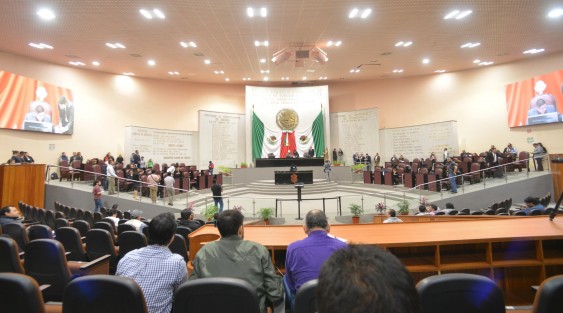 El Grupo Legislativo de los Partidos Revolucionario Institucional y del Verde Ecologista de México  presentó una Iniciativa de Decreto que reforma el Artículo 26, fracción I, inciso a), de la Constitución Política del Estado de Veracruz de Ignacio de la Llave, que propone ajustar la fecha de presentación del proyecto de presupuesto anual que realiza el Ejecutivo estatal al Congreso del Estado para su análisis, dictaminación y aprobación.