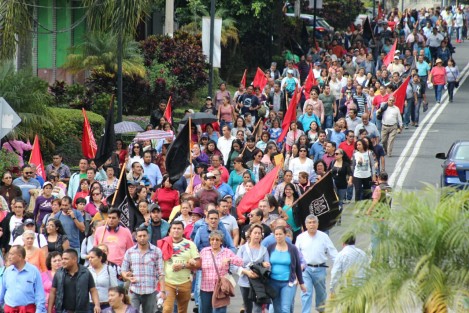 Como cada año integrantes del SETSUV se manifestaron primeramente en la Secretaría del Trabajo, bloquearon la circulación de Ávila Camacho por algunos minutos para posteriormente caminar hacia el centro de la ciudad y dirigirse a la rectoría de la uv, la demandas las mismas el aumento de salario.