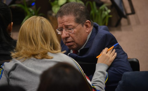 Después de una semana de comparecencias, algunos diputados ya lucen cansados o de plano les aburre el choro mareador de los comparecientes.