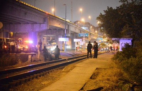 Persona decapitada sobre la vía del Ferrocarril a un costado de la calle  Rébsamen, muy cerca de la Zona UV.   