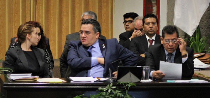 El secretario de Desarrollo Agropecuario, Rural y Pesca del estado de Veracruz, Eduardo Cadena Cerón, se presentó ante diputados para dar cuenta de los resultados del primer año de gobierno en materia de fomento a la productividad, sanidad e inocuidad agroalimentaria, infraestructura agropecuaria, promoción, comercialización y vinculación y atención a contingencias climatológicas. 
