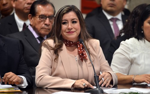 <em>Veracruz garantiza el respeto a los derechos de las y los trabajadores, un ambiente de diálogo y la vinculación de los buscadores de empleo con fuentes laborales; incrementando así la productividad y competitividad</em>, informó la titular de la Secretaría de Trabajo, Previsión Social y Productividad (STPSP), María Guadalupe Argüelles Lozano, ante la Comisión Permanente de Trabajo y Previsión Social de LXV Legislatura.  