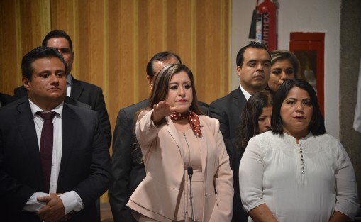 <em>Veracruz garantiza el respeto a los derechos de las y los trabajadores, un ambiente de diálogo y la vinculación de los buscadores de empleo con fuentes laborales; incrementando así la productividad y competitividad</em>, informó la titular de la Secretaría de Trabajo, Previsión Social y Productividad (STPSP), María Guadalupe Argüelles Lozano, ante la Comisión Permanente de Trabajo y Previsión Social de LXV Legislatura.  